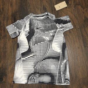 Boys Nike Pro Short Sleeved Performance Tee Small Black/white FN8366-010 NWT